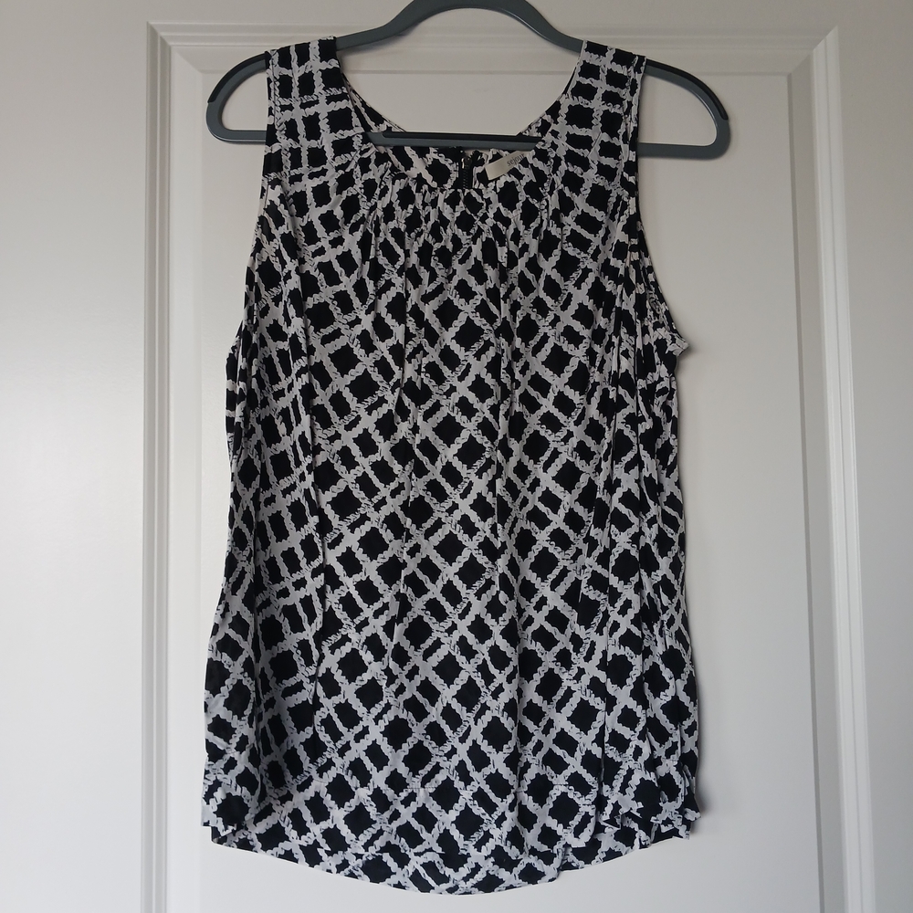 Black and White Sleeveless Top